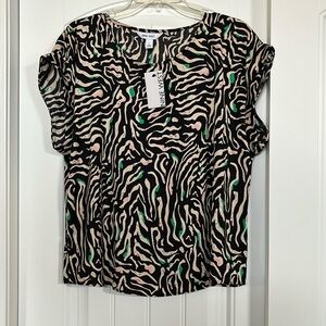 Nine West womens blouse size L. Sleeveless. New. Animal print